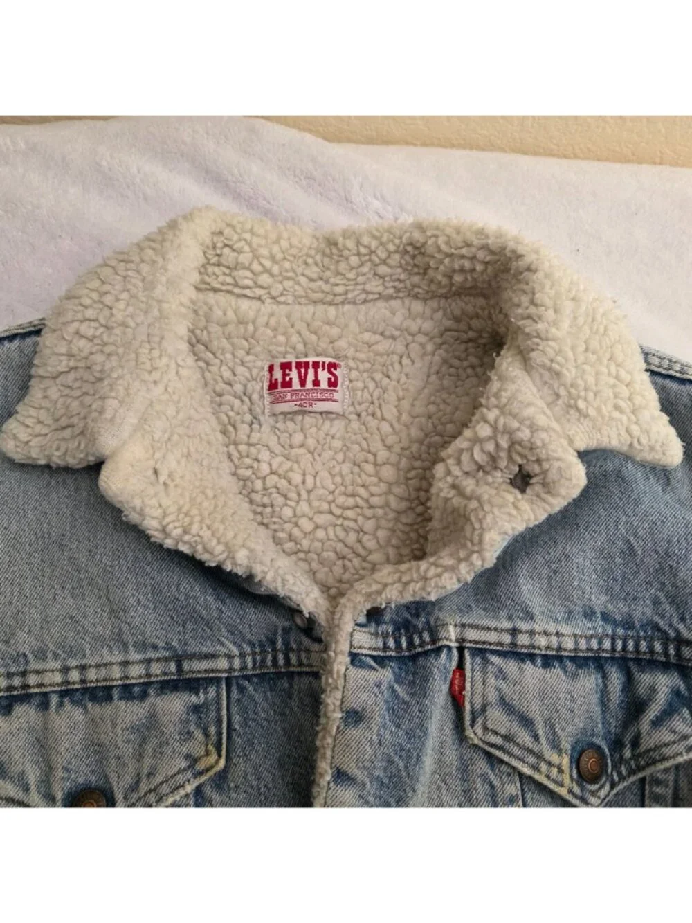 Levis Sherpa-Lined Denim Jacket Sz 40R Distressed Button-Up Front Pockets 1980s
